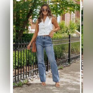 Women’s NWT medium wash jeans. Size S.